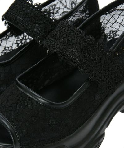 Race part (black)