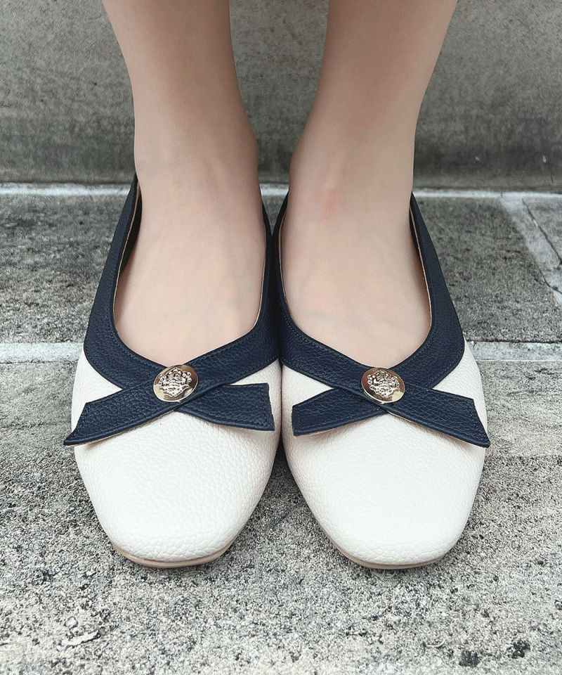 off white × navy