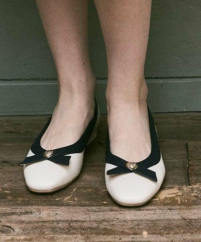 Cross-tie design pumps/an another angelus [53BA01b001]