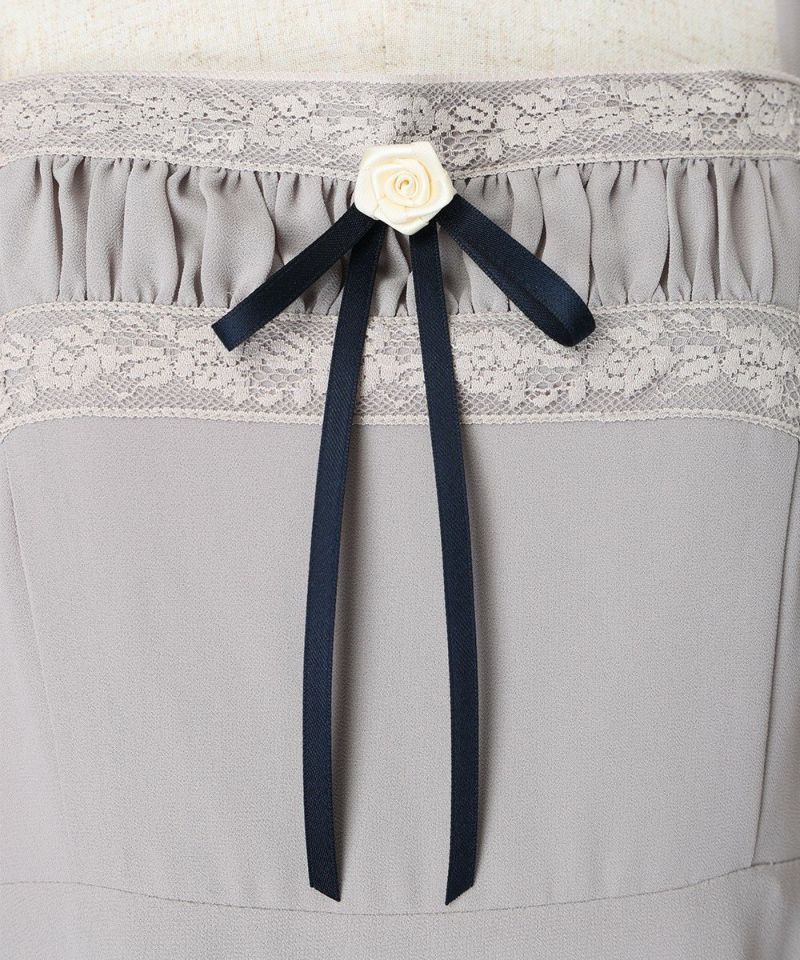 Brooch (light gray)