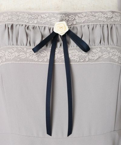 Brooch (light gray)
