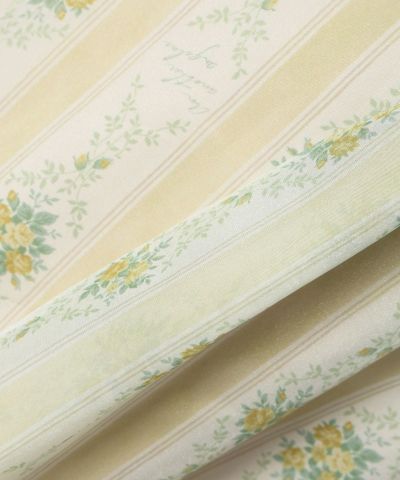 Fabric close-up (light yellow)