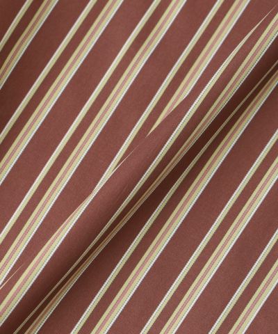 Fabric close-up (bordeaux×brown)