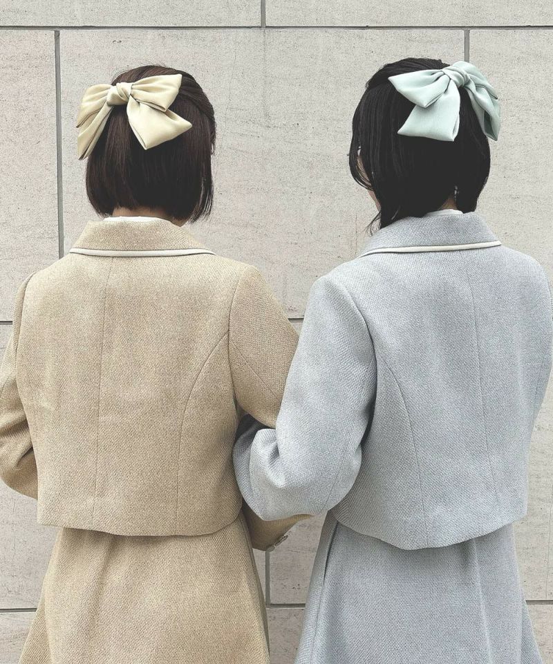 左：light yellow, 右：light green
