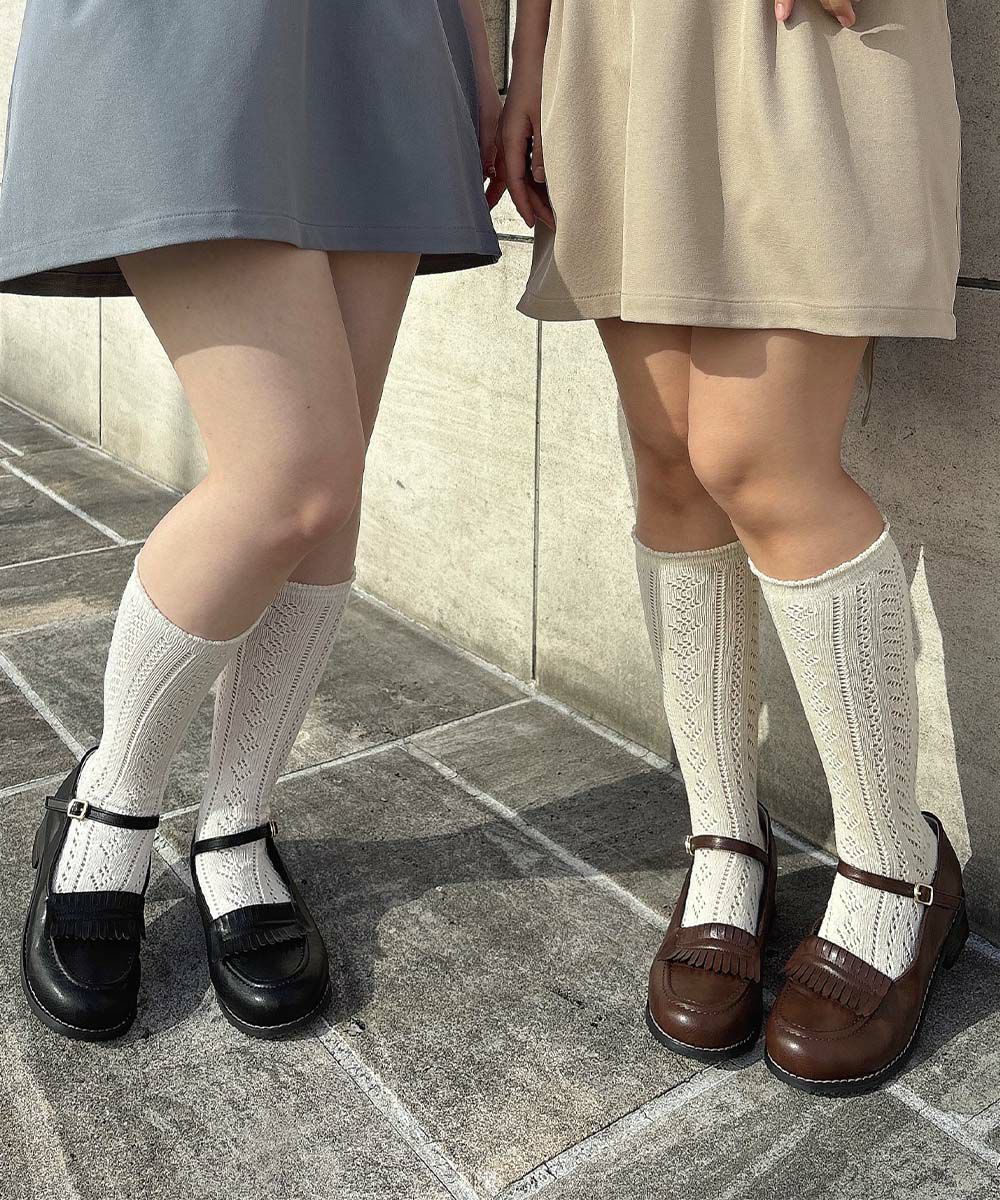 左:off white / 右:cream