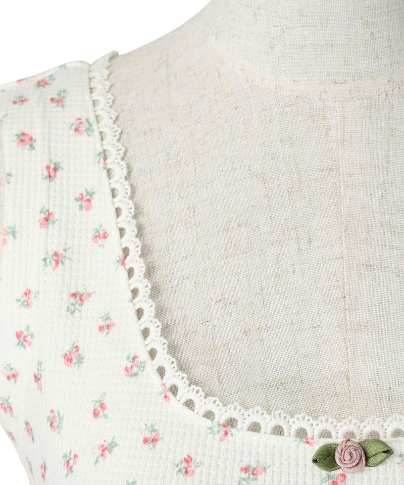 Close-up of collar (pink)