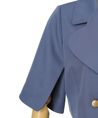 Sleeve buttons undone (gray)