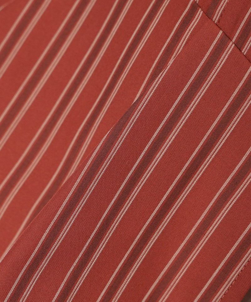 Fabric close-up (bordeaux x beige)