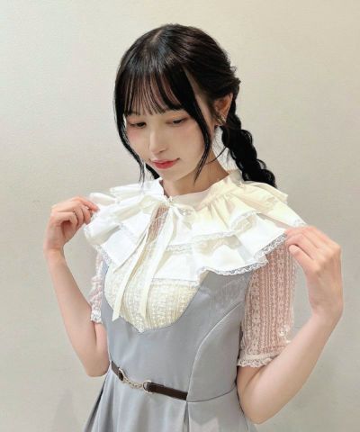 Double tuck frill collar/F i.n.t [54AB18a009]