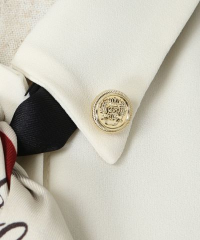 button (off white)