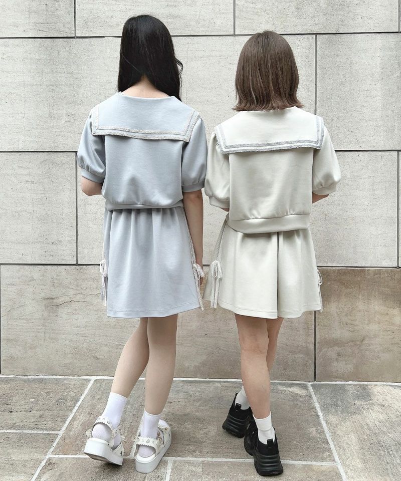 Left: light blue / 157cm, Right: off white / 152cm