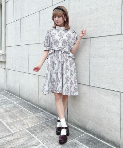 ■【ご予約】ゴブラン風プリントパフスリーブミニワンピース/F i.n.t [55AE01h003][8月下旬入荷予定]【2025秋】