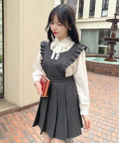 ■ [Pre-order] Back ribbon 2-way apron jumper skirt / F i.n.t [55AE04f006] [Scheduled to arrive in mid-September] [Fall 2025]