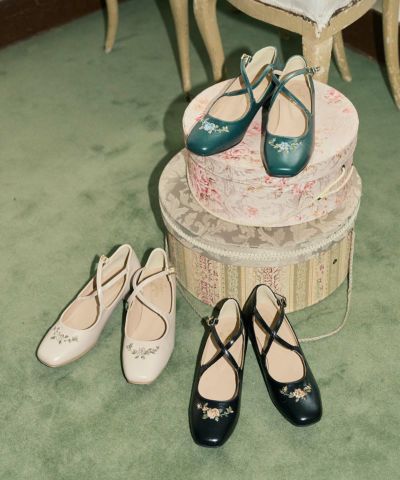 Embroidered cross strap pumps / an another angelus [55BA01c002]