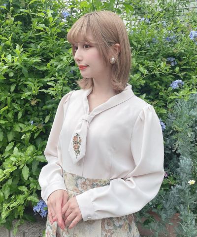 ■ [Pre-order] Rose embroidered shawl collar tie blouse / an another angelus [55BF02j004] [Expected to arrive in mid-September] [Fall 2025]
