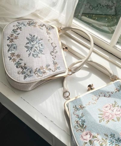 リボンローズ刺繍がま口バッグ/an another angelus [54BC05a006]