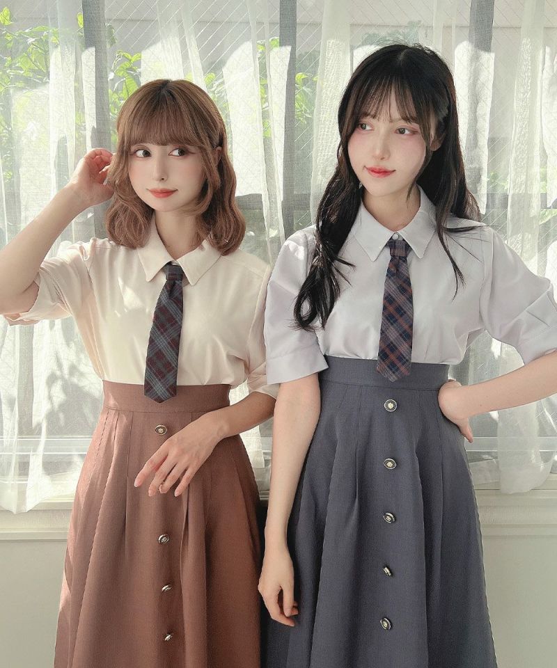 Left: ivory×red / 152cm, Right: gray×navy / 157cm