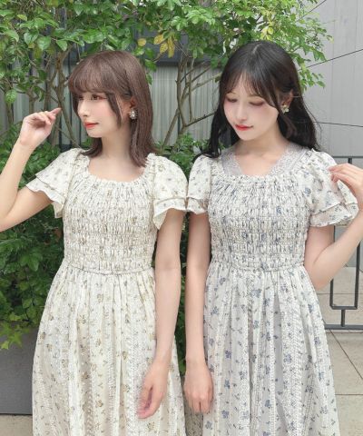 Left: yellow / 152cm, Right: blue / 157cm / Layered with lace inner