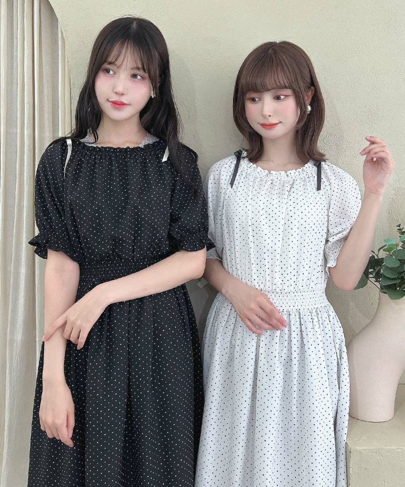 Left: black×white / 157cm, Right: off white×black / 152cm