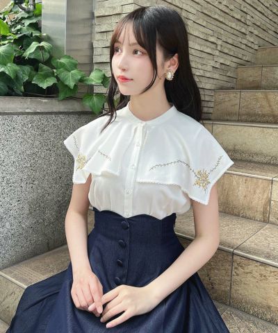 スクエアケープ衿ローズ刺繍ブラウス/an another angelus [55BF02f007]