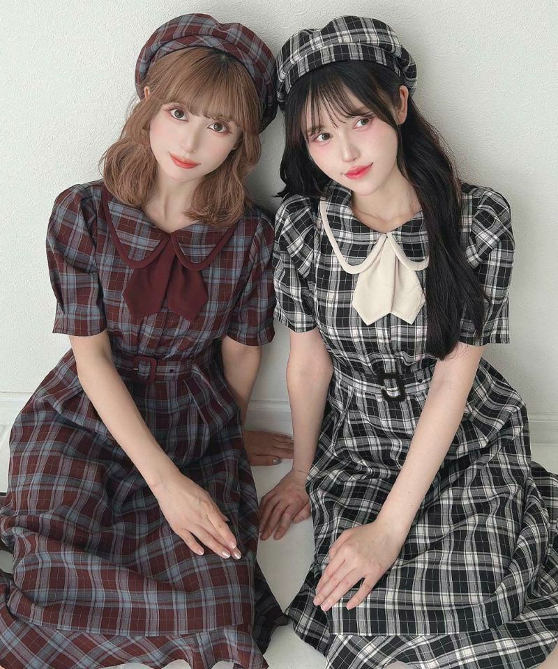 左：gray×bordeaux, 右：off white×black