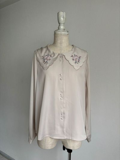 [Fan Club Exclusive Item] [sample ITEM] Rose Embroidered Collar Satin Blouse [sample-H164]