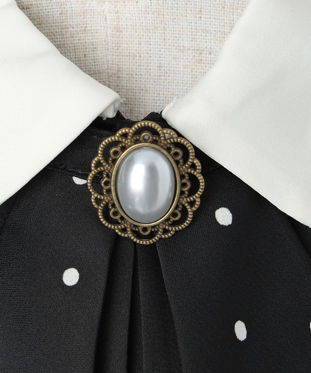 ブローチ (black×white)