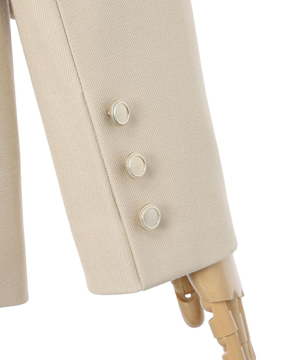 袖 (light beige)